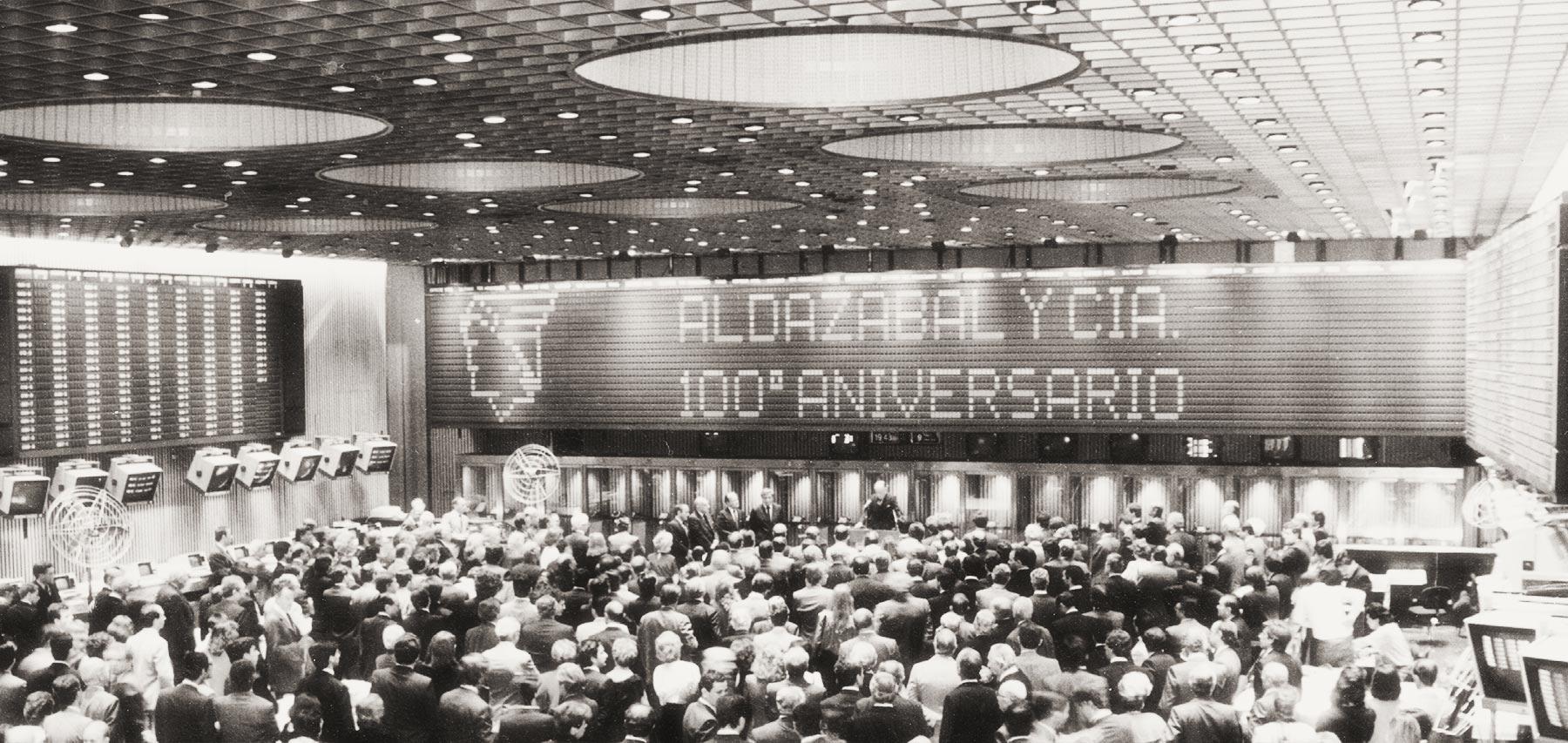 Imagen de fondo con la bolsa celebrando el 100º aniversario de Aldazabal & cia.